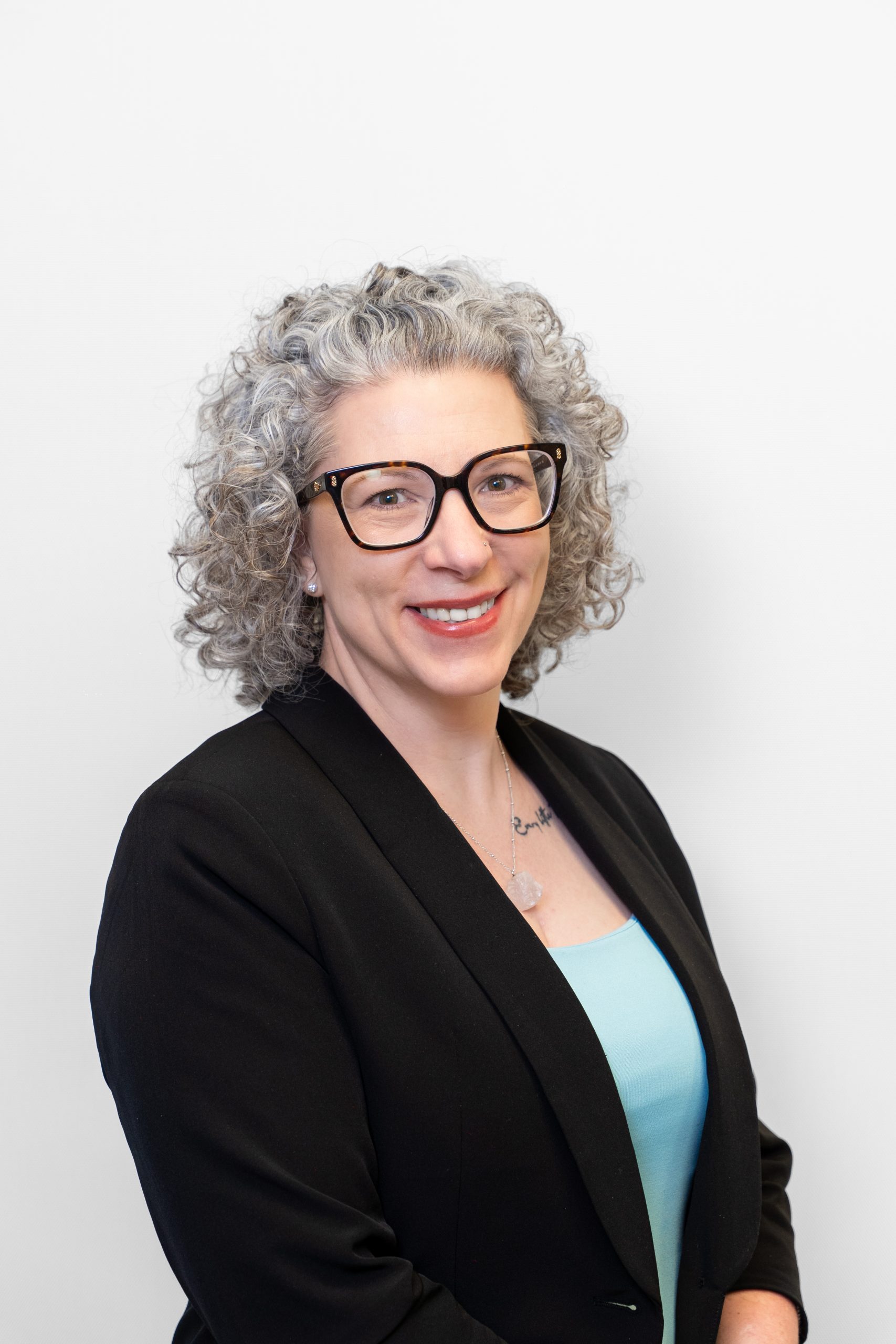 Colleen, Administration