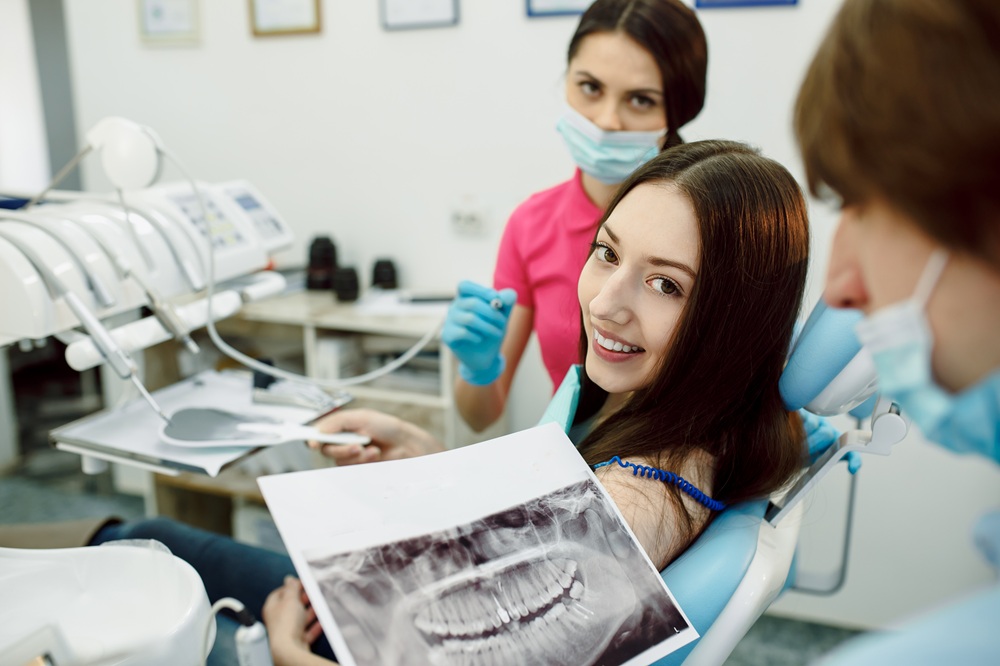 Can Extracted Teeth Be Replaced Immediately with Dental Implants or Bridges